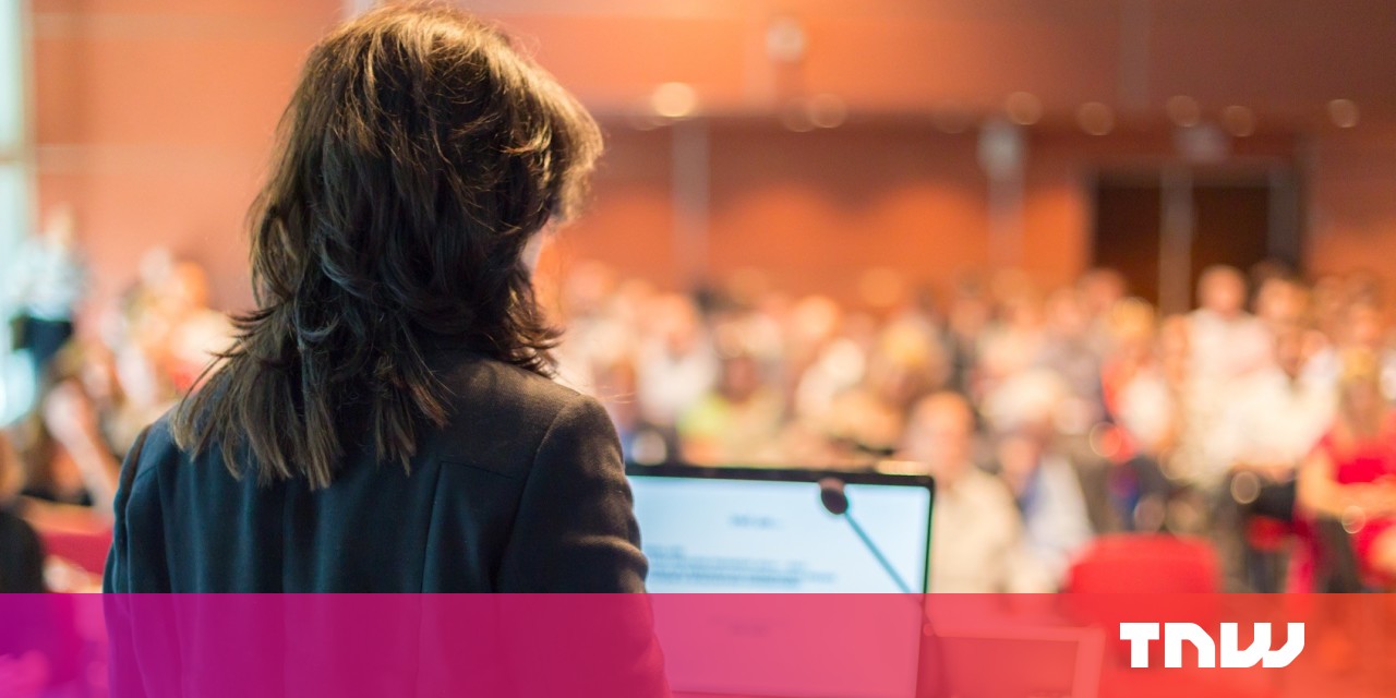 Интересное выступление перед минетом Интересное выступление перед минетом