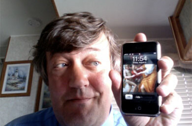Hold The Phones, Stephen Fry Has Love For Android Too