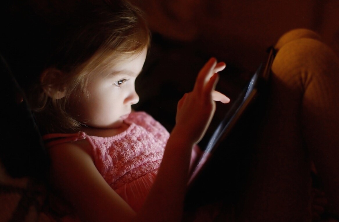 Screen time doesn’t harm kids, but you should still keep an eye on it