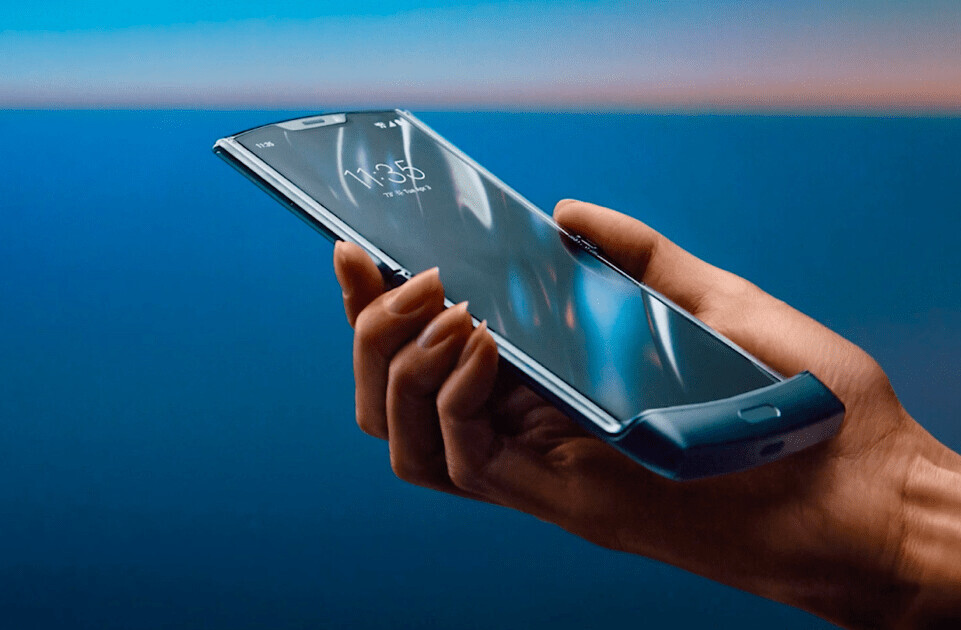 Moto Razr is back officially in a foldable avatar