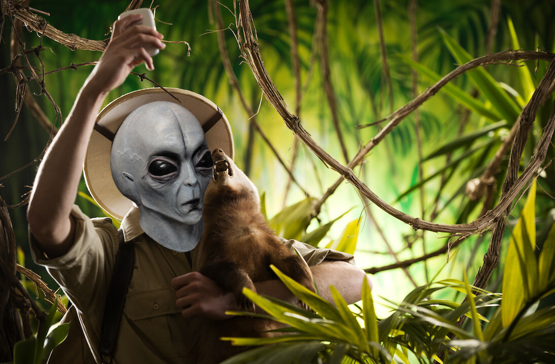 How would alien astronomers go about discovering life on Earth?