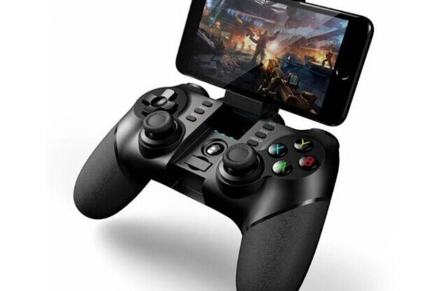 The Dragon X5 offers the gaming control smartphone players never get. Right now, it’s under $35