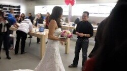 Couple Marry in Apple Store, Fake Steve Jobs Officiates