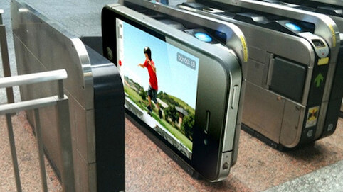 You must see this very clever Tokyo Subway iPhone 4 Ad