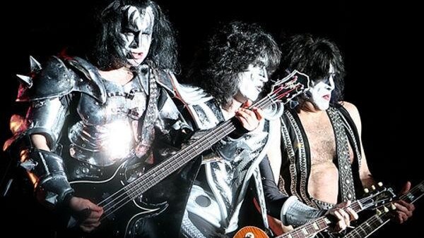 KISS and Nightclub City first to stream live concert through social game.