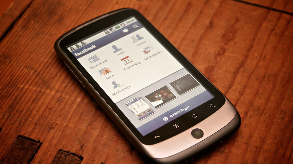 Facebook’s Mobile Growth Visualised [Infographic]