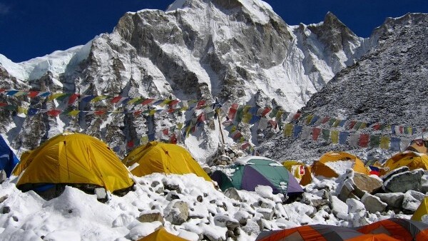 Video call from the roof of the world: 3G comes to Mt. Everest