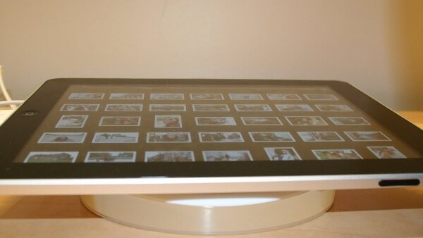 Reuters updates iPad app with Facebook sharing and a Chinese language section