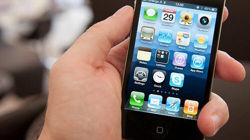 Apple to end antenna issues by placing it behind the Apple logo?