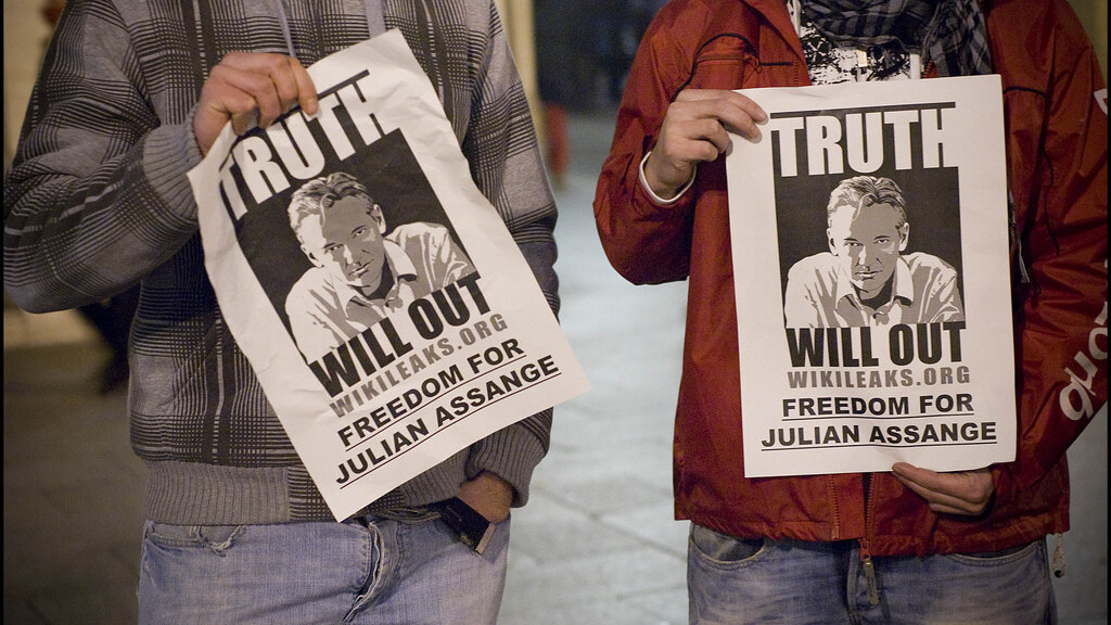 Wikileaks.org domain comes back online, helped by new DNS providers