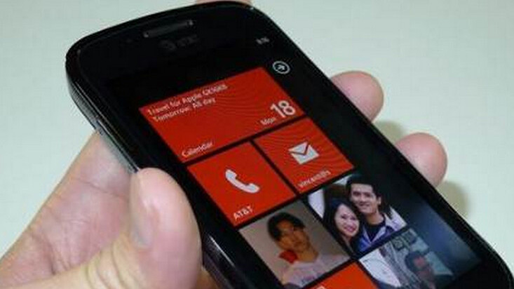 Microsoft handing out free Windows Phone 7 handsets to hackers