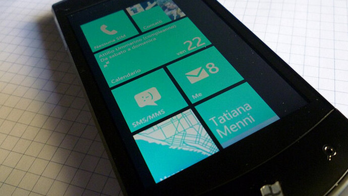 At long last, Microsoft launches a WP7 ad that shows off the OS