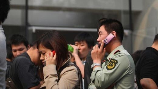 China hits 879 million mobile subscribers as fixed-line continues to decline
