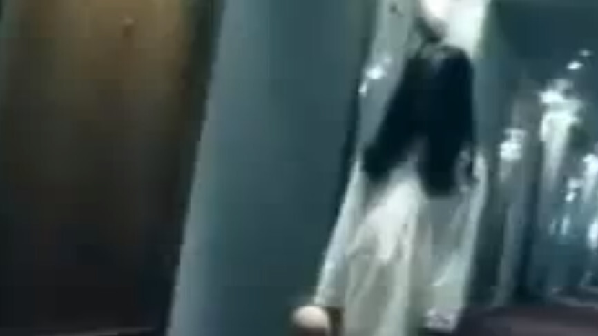 What happens when you put a girl in a hotel corridor at night? You Freak.People.Out. [VIDEO]