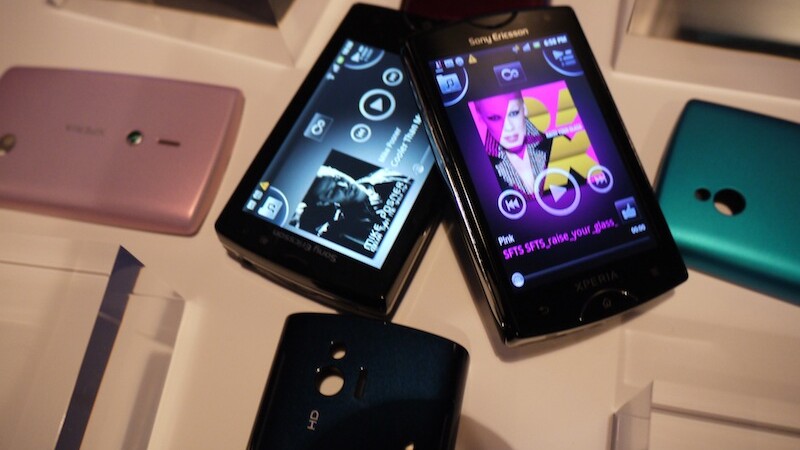 Sony Ericsson Unveils The Xperia Mini, Xperia Mini Pro and “Facebook Inside Xperia”