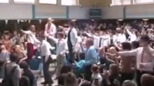 Headmaster and teachers cleverly surprise students with flash mob. Crowd goes wild. [Video]