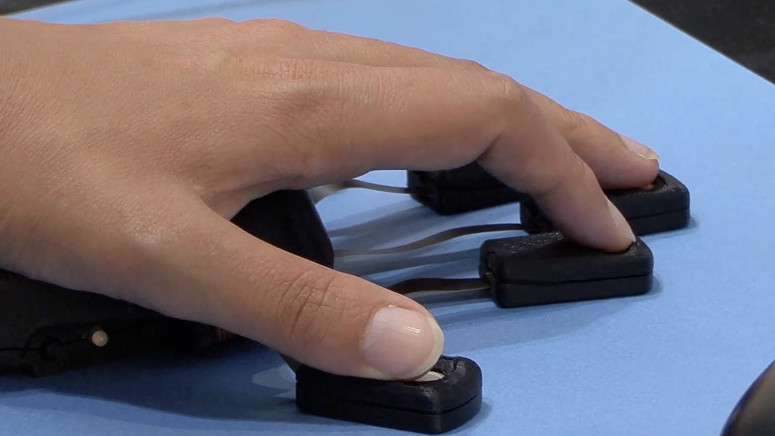 You know what’s cooler than 4-finger input? 5-finger input.