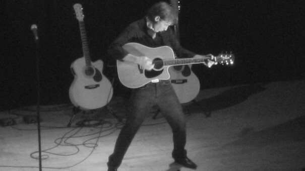 Coverjam for iOS creates Instagram and Flickr-powered slideshows of your favorite bands