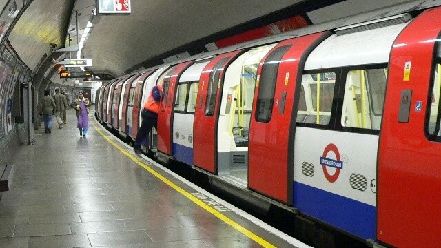 Google Maps now gives public transport directions in London