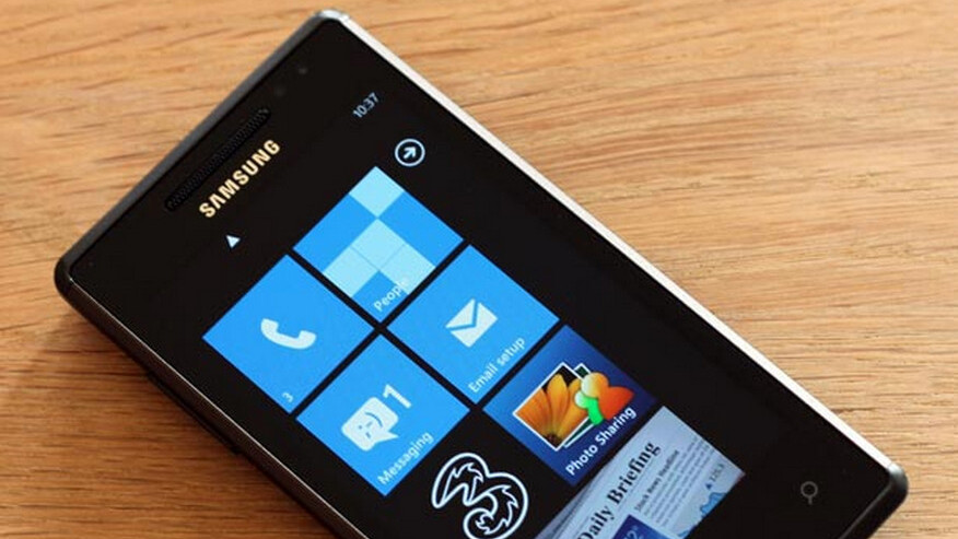 Microsoft offers free WP7 devices, tools, training to webOS developers