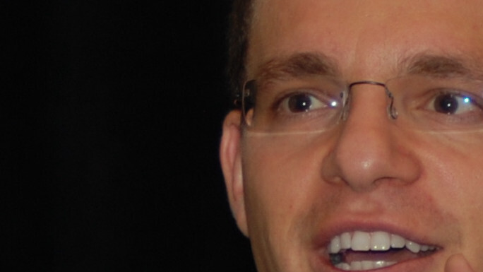 Max Levchin leaves Google. Slide (and Photovine) to be shut down.