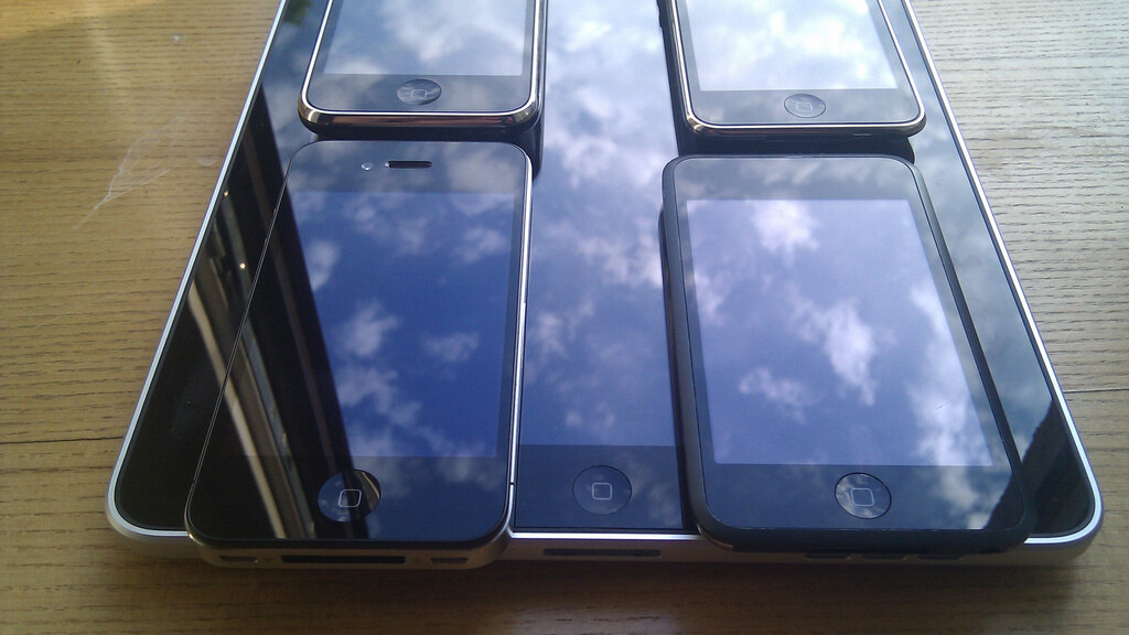 Apple May Invest $1 Billion in Sharp LCD Plant