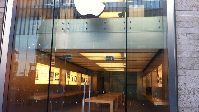 UK Apple Stores lock up inventory due to riots and looting