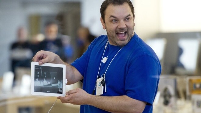 Apple mulls pilot program to lend iPads to retail staff