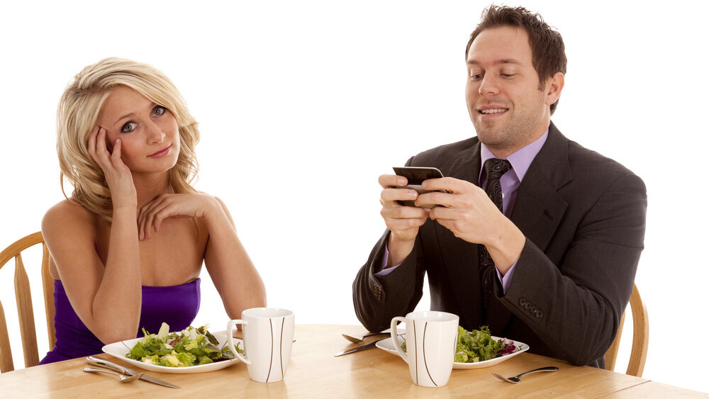 Does social media encourage bad table manners?