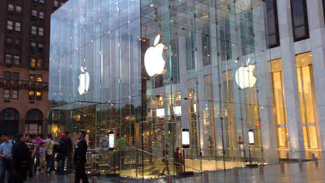 Apple to close U.S. stores for hour and a half during Steve Jobs memorial service