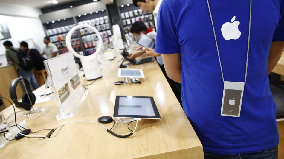 Apple reportedly to allow customers to pick up online orders in store