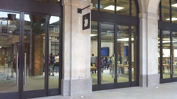 Apple’s Covent Garden store hit by 7-strong motorbike gang targeting iPads