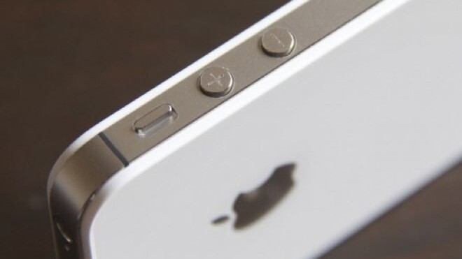 Apple “Isn’t close to finding a fix” for iPhone 4S battery issue, asks user for help