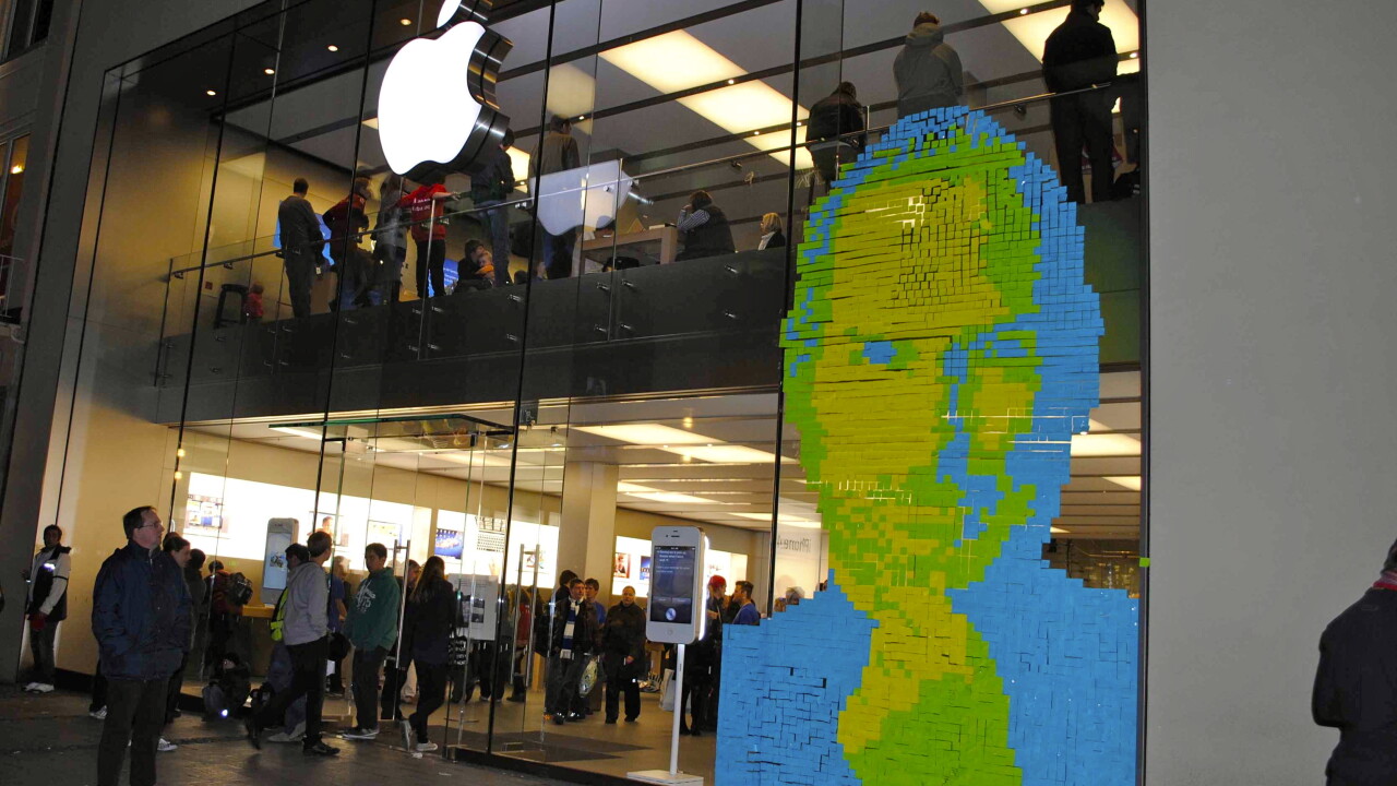 Fans design Steve Jobs portrait out of 4,001 Post-it Notes at Apple Store