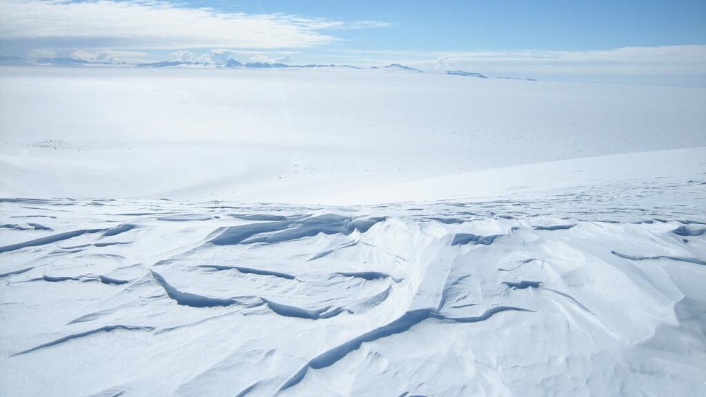 A woman attempts to cross the Antarctic alone, but she’s bringing social media