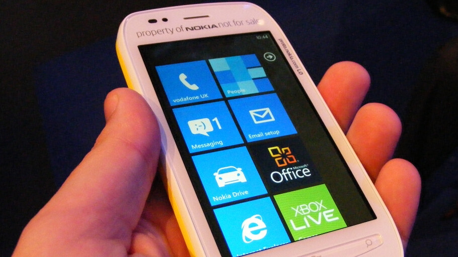 Early indicators show Windows Phone may be selling better than expected