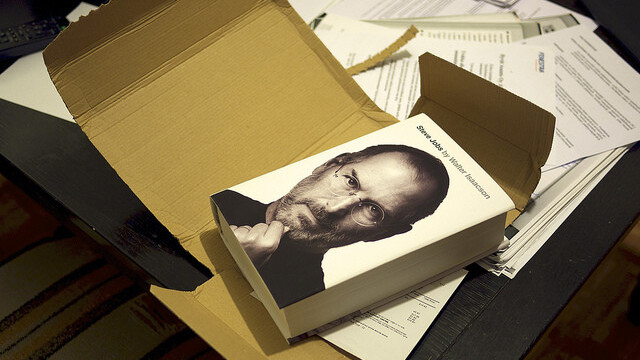 Steve Jobs biography sells 379,000 copies in the U.S. during its first week