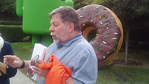 The Woz collects his Galaxy Nexus early from Google HQ