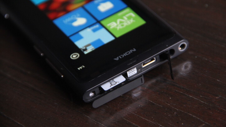 Nokia to release two Lumia 800 updates to eliminate battery issues