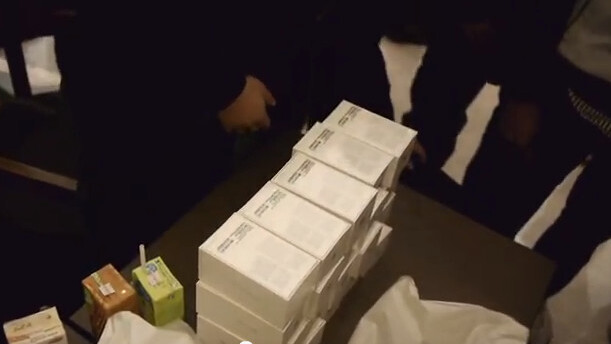 Watch the Hong Kong launch of the iPhone 4S get owned by scalpers