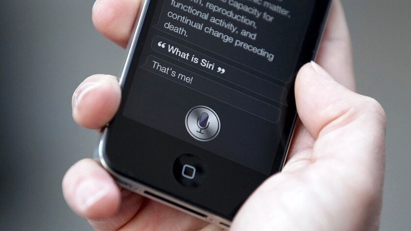 Siri works on the iPhone 4, provided it is jailbroken