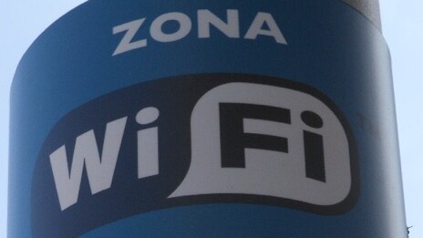 Find the passwords for nearby WiFi hotspots, with 4sqwifi for the iPhone