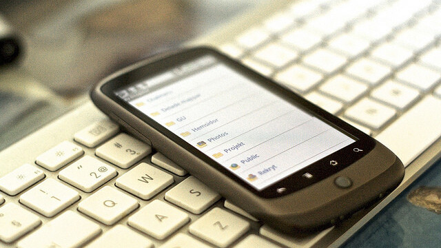 Dropbox drops new Android app preview; delivers ICS support, bulk uploads and more