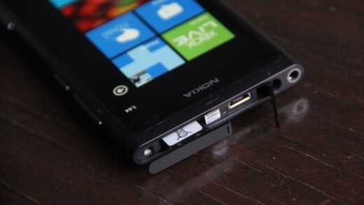 Update for Nokia Lumia 800 rolling out, offers charging, display brightness and audio improvements