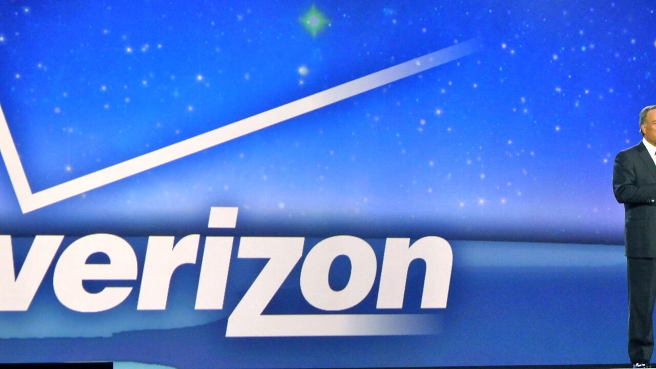 Verizon buys 122 wireless spectrum licenses from Comcast, Time Warner Cable for $3.6 Billion