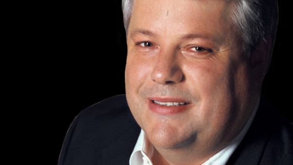 Apple puts CFO Peter Oppenheimer temporarily in charge of retail