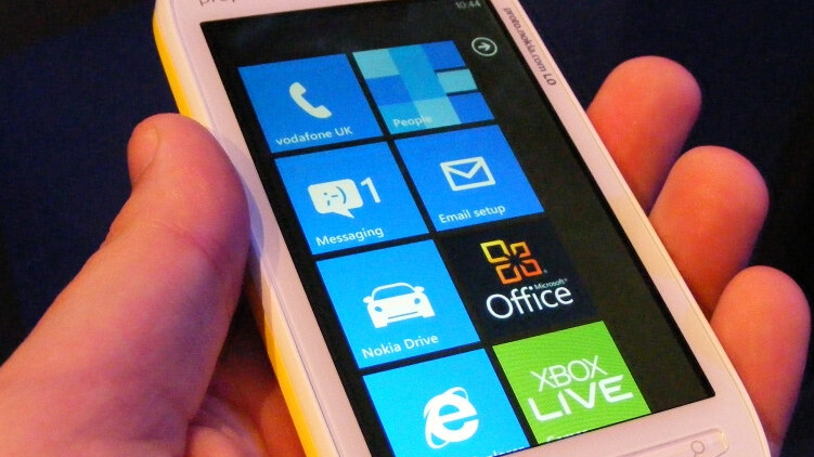 Windows Phone on a 10″ touchscreen is surprisingly awesome