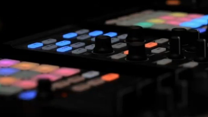 Native Instruments teases a new hardware DJ/production hybrid slated for spring