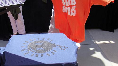 Subscription service startup ‘Swag of the Month’ goes social with free shirts