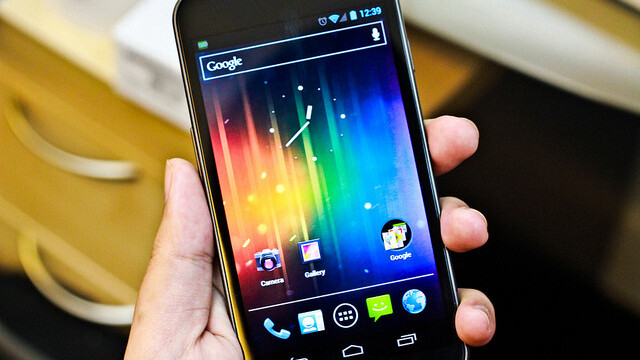 Verizon offering the Droid Razr or Galaxy Nexus for free to some customers